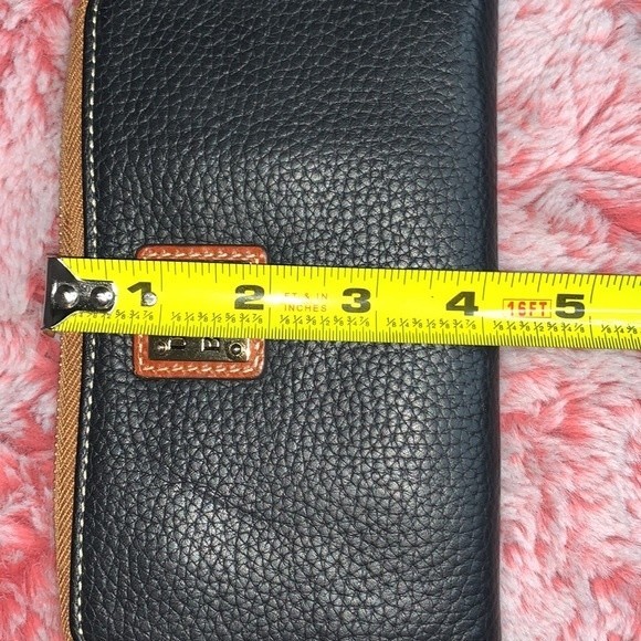 Dooney & Bourke Black & Brown Pebble Grain Medium Zip Around Wallet - Picture 9 of 10